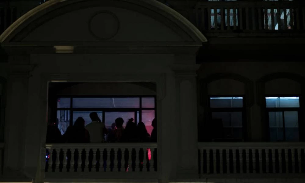 Πάρτι με 100 άτομα στο Μάντσεστερ βγήκε εκτός ελέγχου – «Λουκέτο» με δικαστική εντολή στο σπίτι της οικοδέσποινας